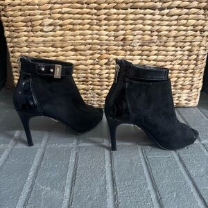 Jennifer Lopez Women’s 6M Black Open Toe Ankle Boots Heels Peep Toe Zipper Heel